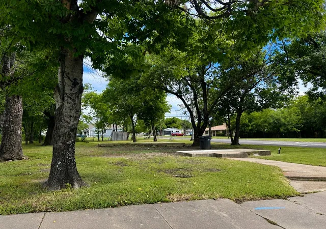 Photo 1 of Land for sale at 1118 E 12th Ave, Corsicana, TX 75110 | MLS# 21333487 | Listing updated on 2026-07-23