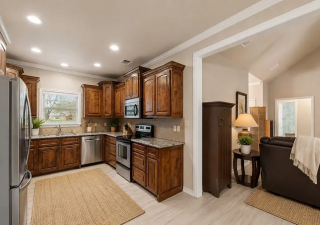 Photo 3 of Single family home for sale at 104 Blake St, Mabank, TX 75147 | MLS# 21337524 | Listing updated on 2026-07-24