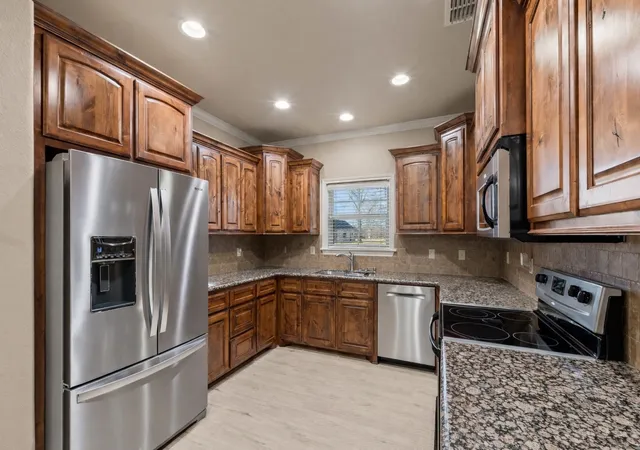 Photo 3 of Single family home for sale at 104 Blake St, Mabank, TX 75147 | MLS# 21337524 | Listing updated on 2026-10-01