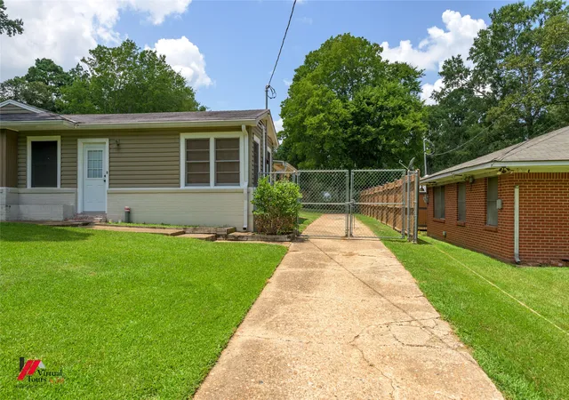 Photo 3 of Single family home for sale at 4000 Golf Links Blvd, Shreveport, LA 71109 | MLS# 21335262 | Listing updated on 2026-08-19