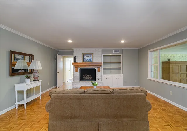 Photo 3 of Single family home for sale at 5910 Fern Ave, Shreveport, LA 71105 | MLS# 21339470 | Listing updated on 2026-08-26