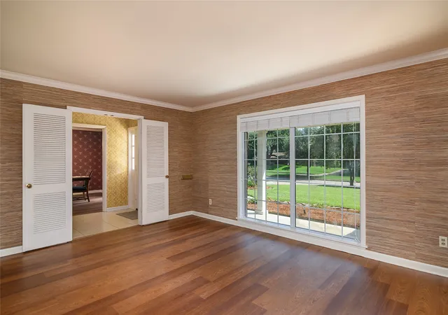 Photo 3 of Single family home for sale at 5910 Fern Ave, Shreveport, LA 71105 | MLS# 21339470 | Listing updated on 2026-08-26