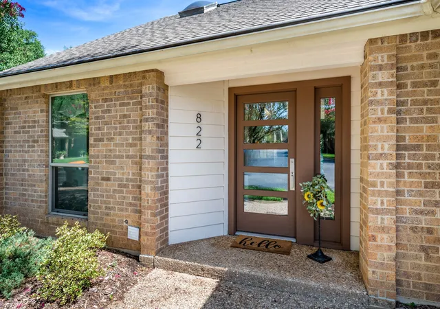 Photo 3 of Single family home for sale at 822 Ashford Ct, Tyler, TX 75703 | MLS# 21337774 | Listing updated on 2026-10-01