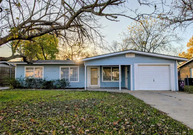 Photo 1 of Single family home for sale at 613 Grande Dr, Mesquite, TX 75149 | MLS# 21337462 | Listing updated on 2026-09-15