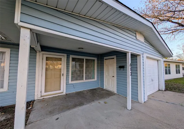 Photo 2 of Single family home for sale at 613 Grande Dr, Mesquite, TX 75149 | MLS# 21337462 | Listing updated on 2026-09-15
