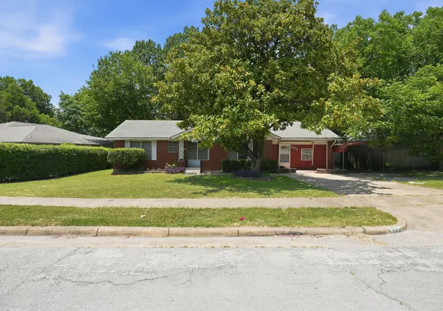 Photo 1 of Single family home for sale at 3275 S Edgefield Ave, Dallas, TX 75224 | MLS# 21339110 | Listing updated on 2026-07-25