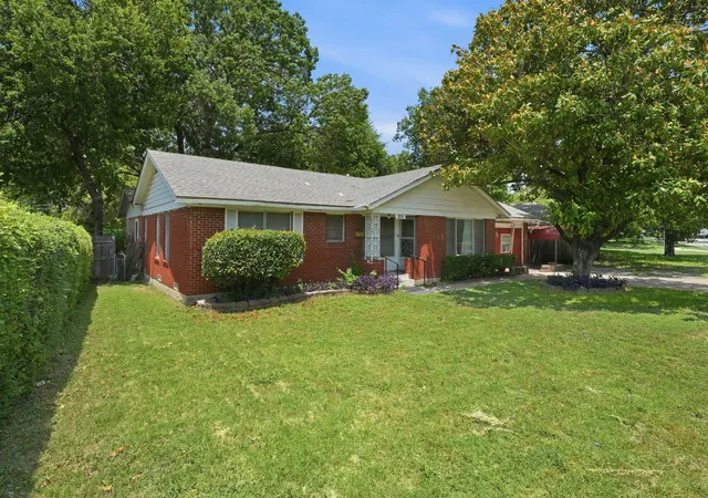 Photo 2 of Single family home for sale at 3275 S Edgefield Ave, Dallas, TX 75224 | MLS# 21339110 | Listing updated on 2026-07-25