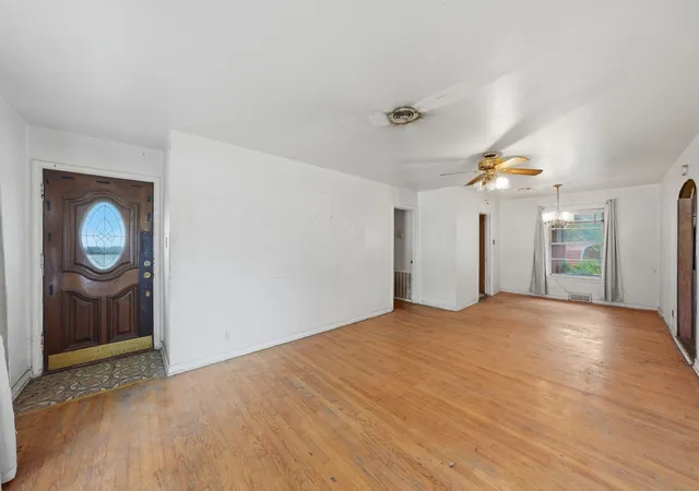 Photo 4 of Single family home for sale at 3275 S Edgefield Ave, Dallas, TX 75224 | MLS# 21339110 | Listing updated on 2026-07-25