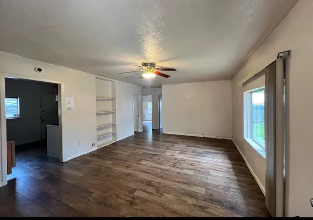 Photo 3 of Sale Pending at 600 Lake Dr, Lake Dallas, TX 75065 | MLS# 21339102 | Listing updated on 2026-08-18