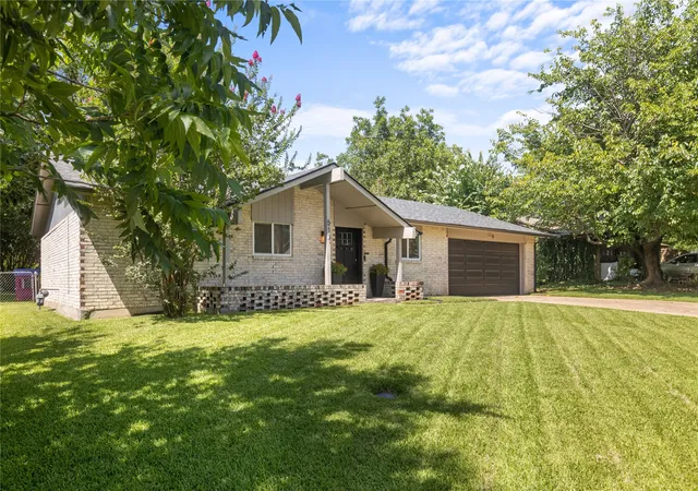 Photo 3 of Single family home for sale at 513 Talley Dr, Sherman, TX 75092 | MLS# 21339611 | Listing updated on 2026-07-24