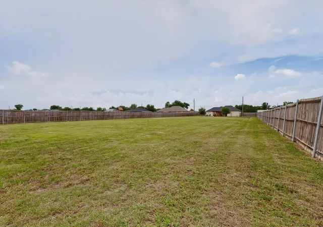 Photo 29 of Sale Pending at 423 Caloway Dr, Palmer, TX 75152 | MLS# 21339887 | Listing updated on 2026-07-23