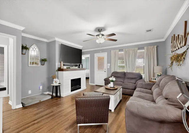 Photo 3 of Sale Pending at 423 Caloway Dr, Palmer, TX 75152 | MLS# 21339887 | Listing updated on 2026-07-23