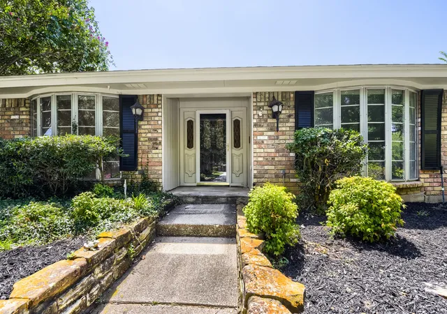 Photo 3 of Single family home for sale at 3712 Greenbriar Ct, Colleyville, TX 76034 | MLS# 21207245 | Listing updated on 2026-10-01