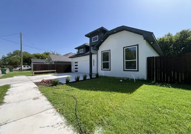 Photo 3 of Single family home for sale at 117 Leatherwood St, Waxahachie, TX 75165 | MLS# 21339177 | Listing updated on 2026-07-24