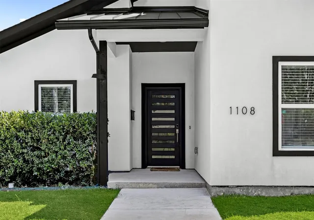 2nd image of 1108 Claude St, Dallas, TX 75203 | MLS# 21334993