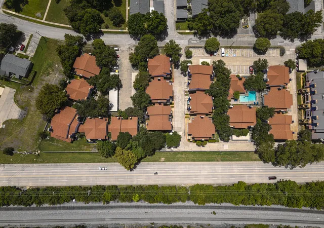2nd image of 1719 Westview Ter, Arlington, TX 76013