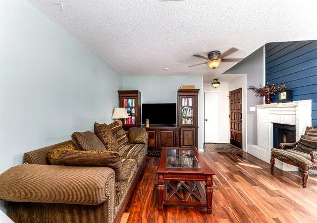 3rd image of 1719 Westview Ter, Arlington, TX 76013