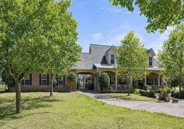 Photo 1 of Single family home for sale at 9001 Sawgrass Ct, Granbury, TX 76049 | MLS# 21338158 | Listing updated on 2026-07-24