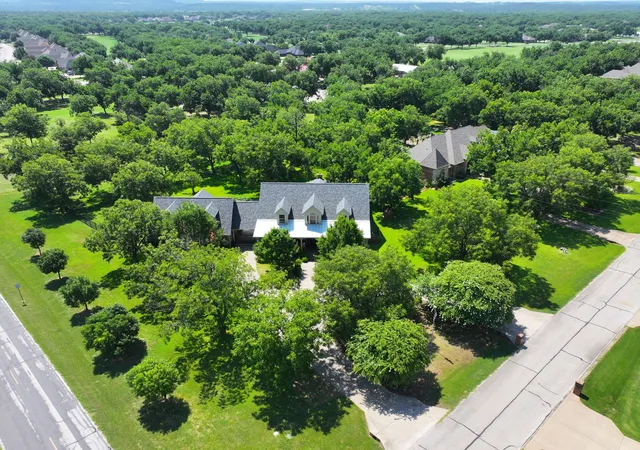 Photo 3 of Single family home for sale at 9001 Sawgrass Ct, Granbury, TX 76049 | MLS# 21338158 | Listing updated on 2026-07-24