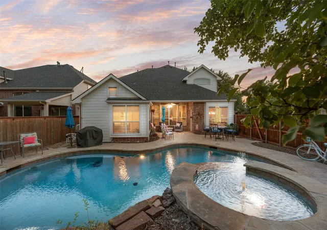 2nd image of 1660 Meadows Ave, Lantana, TX 76226 | MLS# 21339922