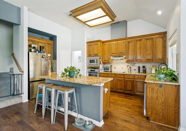 Photo 3 of Single family home for sale at 2616 Wickersham Ct, Grapevine, TX 76051 | MLS# 21337641 | Listing updated on 2026-09-23