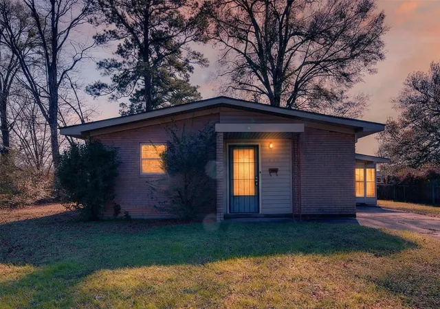 Photo 2 of Single family home for sale at 635 Browning St, Shreveport, LA 71106 | MLS# 21339926 | Listing updated on 2026-07-24