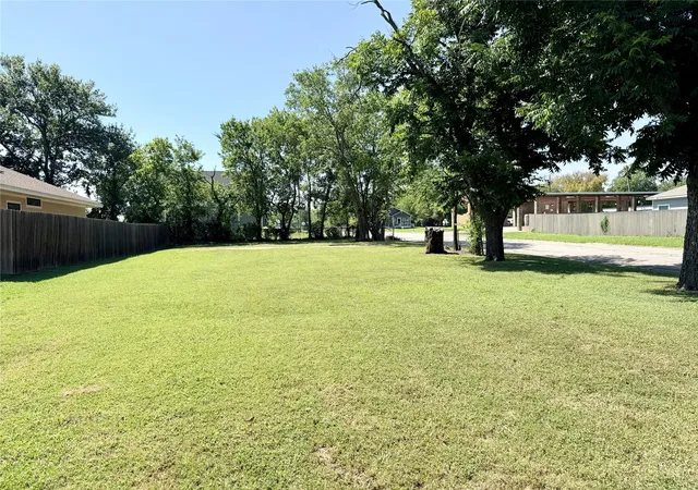 Photo 1 of Land for sale at 1301 E 6th Ave, Corsicana, TX 75110 | MLS# 21339476 | Listing updated on 2026-07-24