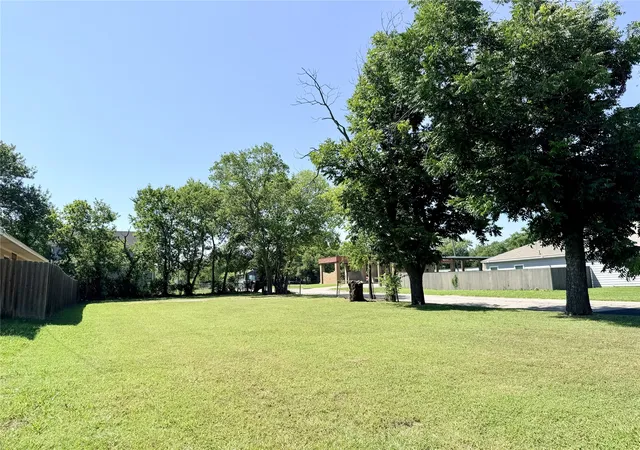 Photo 2 of Land for sale at 1301 E 6th Ave, Corsicana, TX 75110 | MLS# 21339476 | Listing updated on 2026-07-24