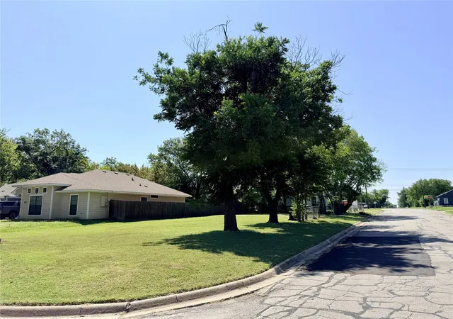 Photo 2 of Land for sale at 1301 E 6Th Ave, Corsicana, TX 75110 | MLS# 21339476 | Listing updated on 2026-07-24