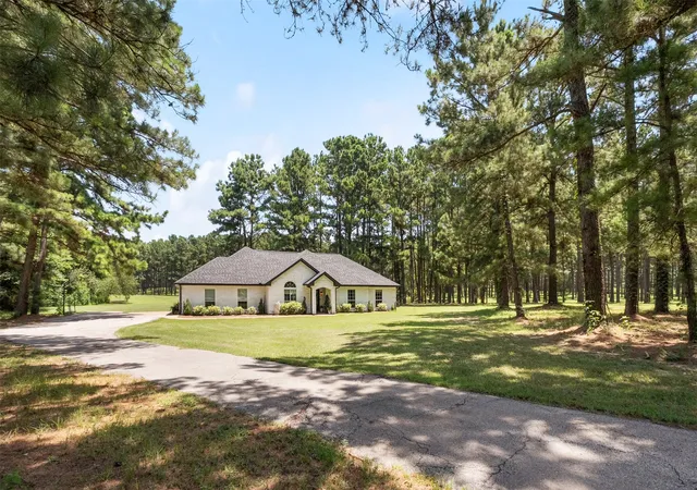Photo 2 of Single family home for sale at 1109 Robbins Rd, Athens, TX 75751 | MLS# 21337614 | Listing updated on 2026-08-26