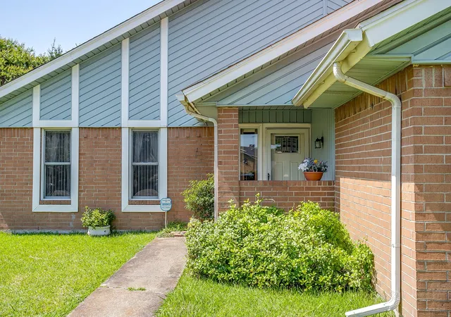 Photo 3 of Sale Pending at 5419 Barcelona Dr, Garland, TX 75043 | MLS# 21338716 | Listing updated on 2026-08-03