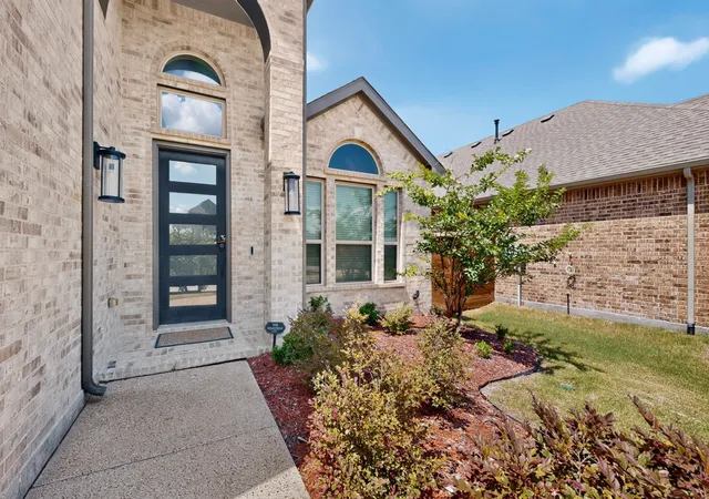 Photo 3 of Single family home for sale at 1809 Rustic Vine Rd, Mesquite, TX 75181 | MLS# 21339999 | Listing updated on 2026-09-01