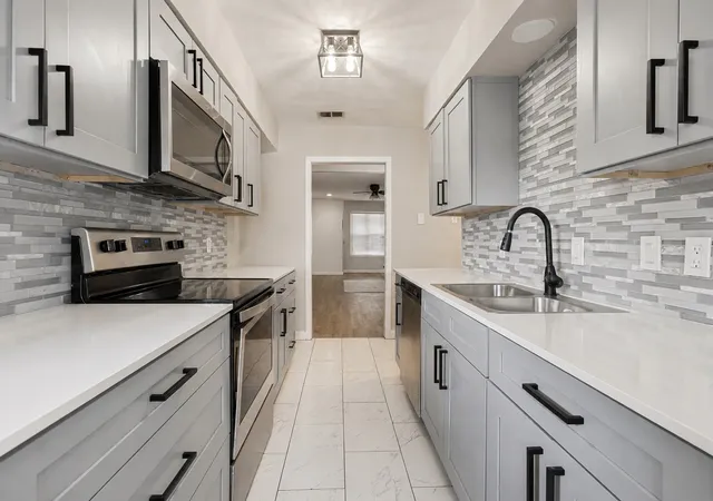 Photo 2 of Townhouse for sale at 13899 Brookgreen Dr, Dallas, TX 75240 | MLS# 21339875 | Listing updated on 2026-09-28