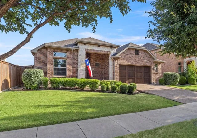 2nd image of 820 Wilmington Ln, Aubrey, TX 76227 | MLS# 21332451