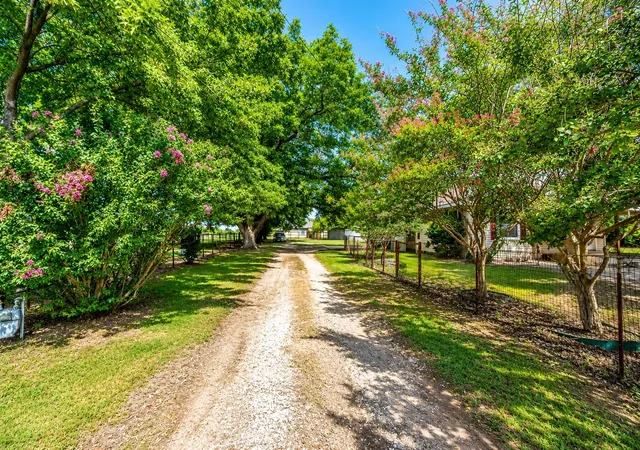 Photo 2 of Single family home for sale at 801 S Sutton St, Mabank, TX 75147 | MLS# 21337631 | Listing updated on 2026-09-15