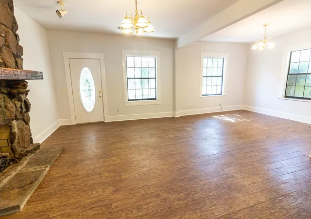 Photo 3 of Single family home for sale at 801 S Sutton St, Mabank, TX 75147 | MLS# 21337631 | Listing updated on 2026-09-15