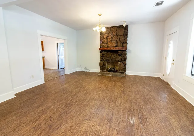 Photo 3 of Single family home for sale at 801 S Sutton St, Mabank, TX 75147 | MLS# 21337631 | Listing updated on 2026-09-15