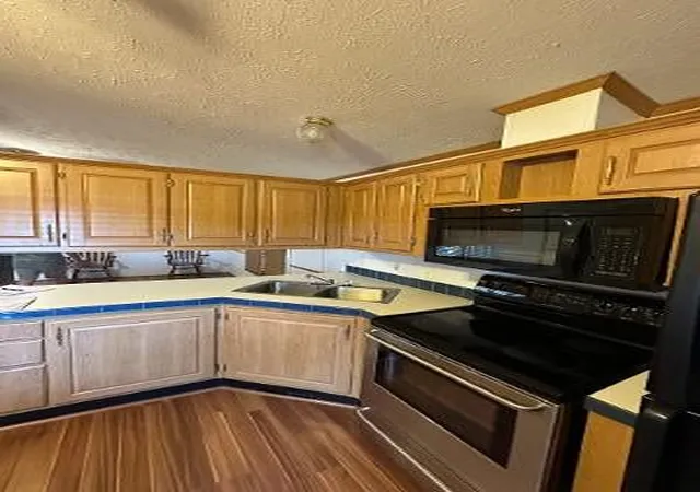 Photo 3 of Single family home for sale at 117 Alfa Dr, Whitney, TX 76692 | MLS# 21340026 | Listing updated on 2026-07-24