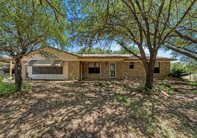 Photo 2 of Single family home for sale at 429 Wildwood Trl, Lorena, TX 76655 | MLS# 21340030 | Listing updated on 2026-07-24