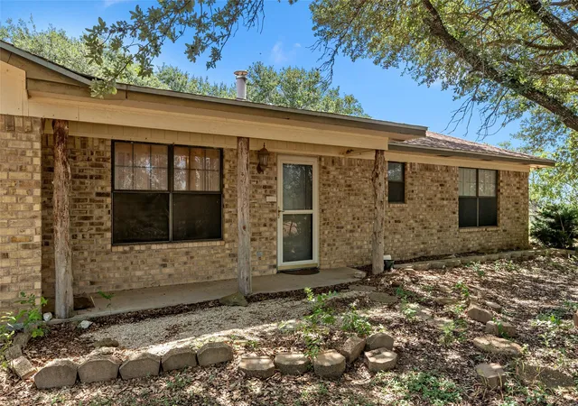 Photo 3 of Single family home for sale at 429 Wildwood Trl, Lorena, TX 76655 | MLS# 21340030 | Listing updated on 2026-07-24