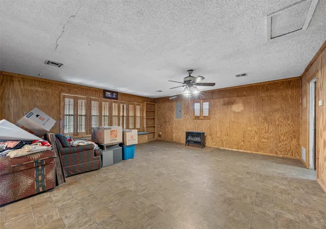 Photo 4 of Single family home for sale at 429 Wildwood Trl, Lorena, TX 76655 | MLS# 21340030 | Listing updated on 2026-07-24