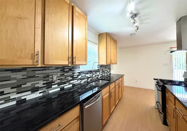 Photo 4 of Single family home for sale at 601 Carpenter Dr, Garland, TX 75040 | MLS# 21339535 | Listing updated on 2026-08-31