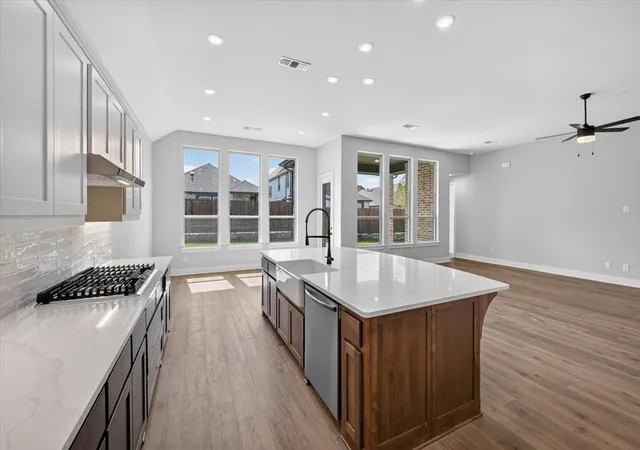 Photo 4 of Single family home for sale at 1625 Thicket Hill Dr, Van Alstyne, TX 75495 | MLS# 21340049 | Listing updated on 2026-09-30