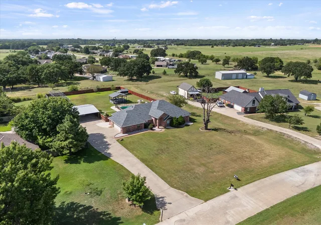 Photo 2 of Single family home for sale at 1089 Oak Hollow Ln, Seagoville, TX 75159 | MLS# 21339175 | Listing updated on 2026-08-29