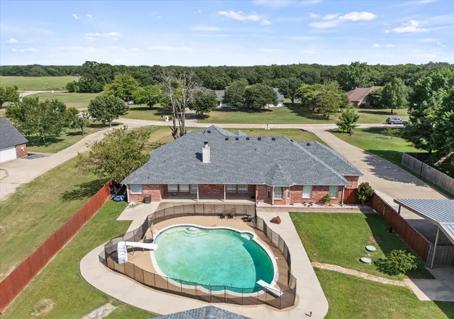 Photo 3 of Single family home for sale at 1089 Oak Hollow Ln, Seagoville, TX 75159 | MLS# 21339175 | Listing updated on 2026-08-29