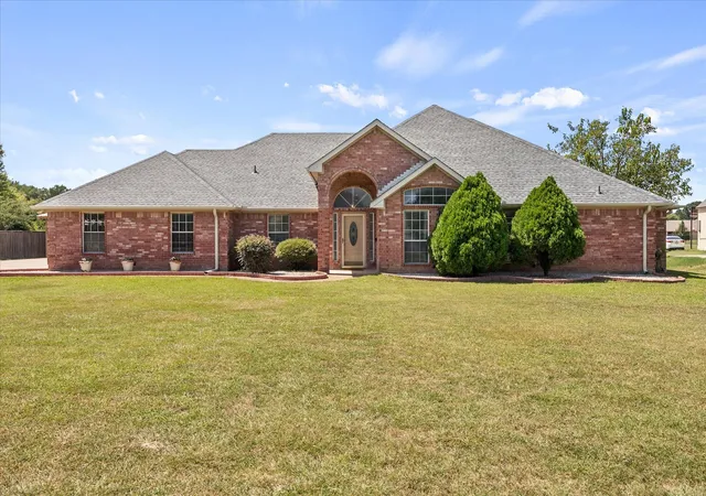 Photo 3 of Single family home for sale at 1089 Oak Hollow Ln, Seagoville, TX 75159 | MLS# 21339175 | Listing updated on 2026-09-23