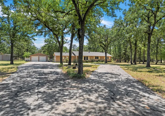 Photo 2 of Single family home for sale at 1047 Fort Hill Rd, Waco, TX 76705 | MLS# 21340131 | Listing updated on 2026-09-19