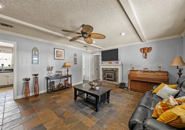 Photo 3 of Single family home for sale at 1047 Fort Hill Rd, Waco, TX 76705 | MLS# 21340131 | Listing updated on 2026-09-19