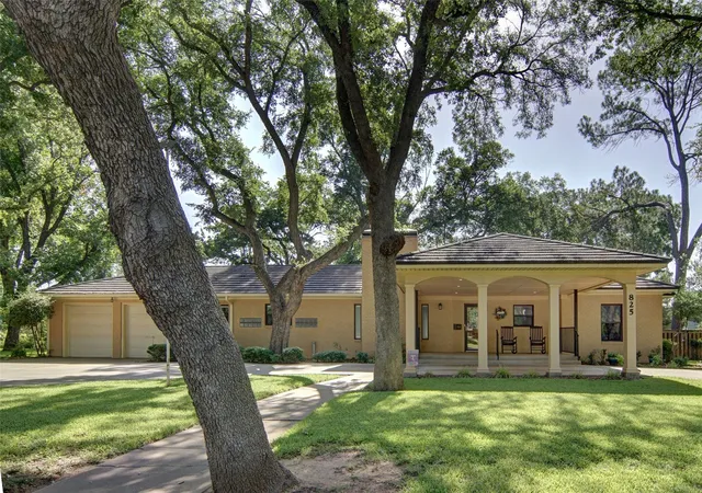 Single family home for sale at 825 Elm St, Graham, TX 76450 | MLS# 21339649