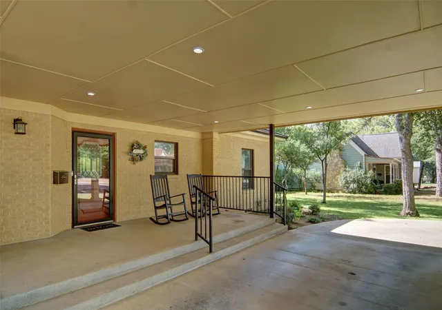 Photo 3 of Single family home for sale at 825 Elm St, Graham, TX 76450 | MLS# 21339649 | Listing updated on 2026-10-07